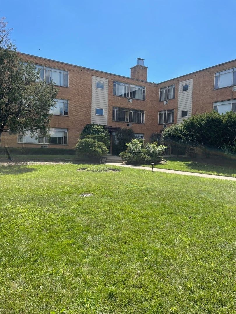 Chicago Apartment: 2515 W Jerome St.