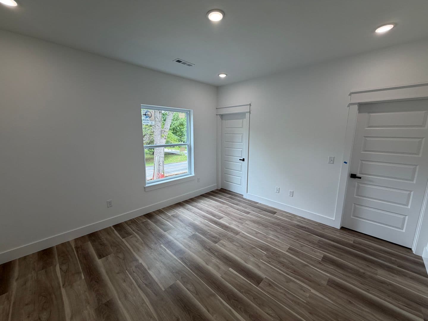 Fayetteville House: 916 N Sang Ave