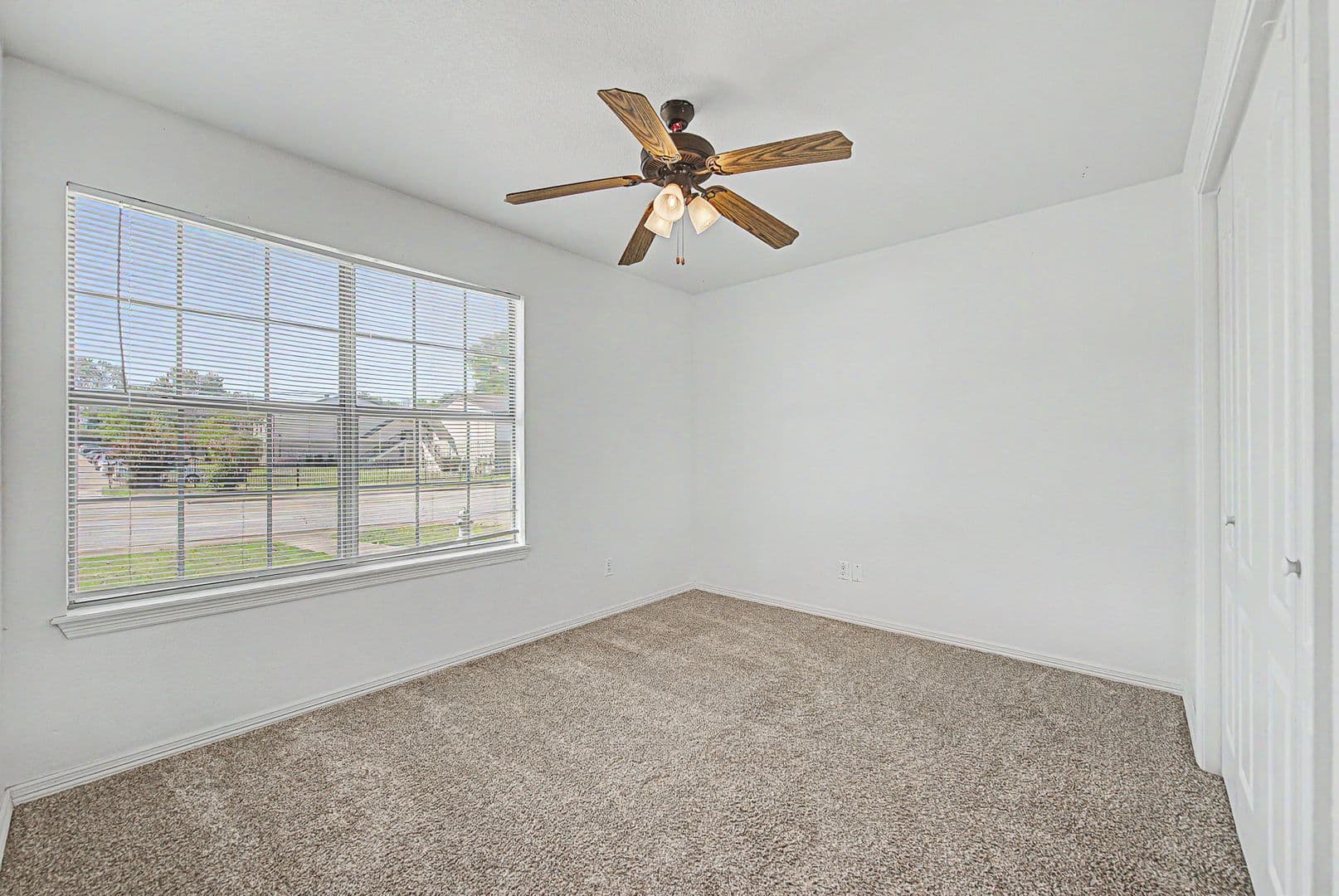 Fayetteville House: 688 W Sycamore St