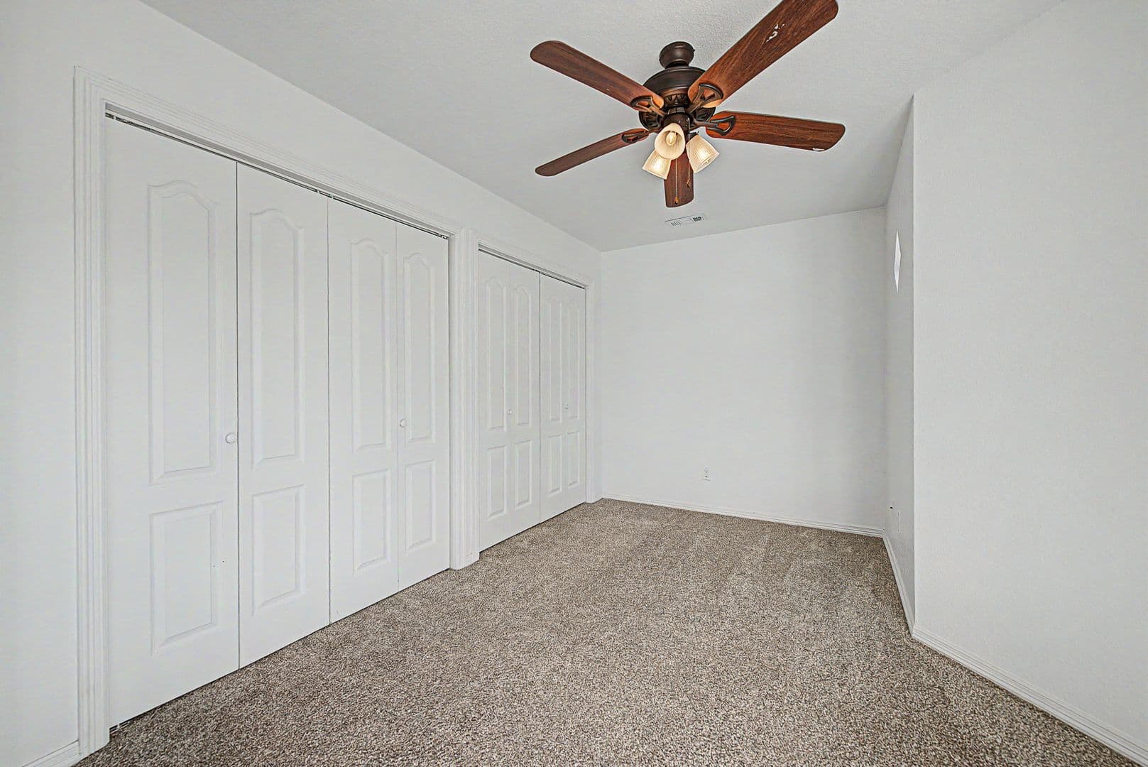 Fayetteville House: 688 W Sycamore St