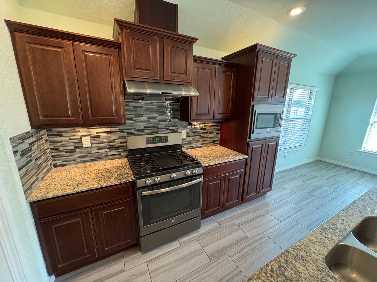 Fayetteville House: 4849 W Oldham Dr