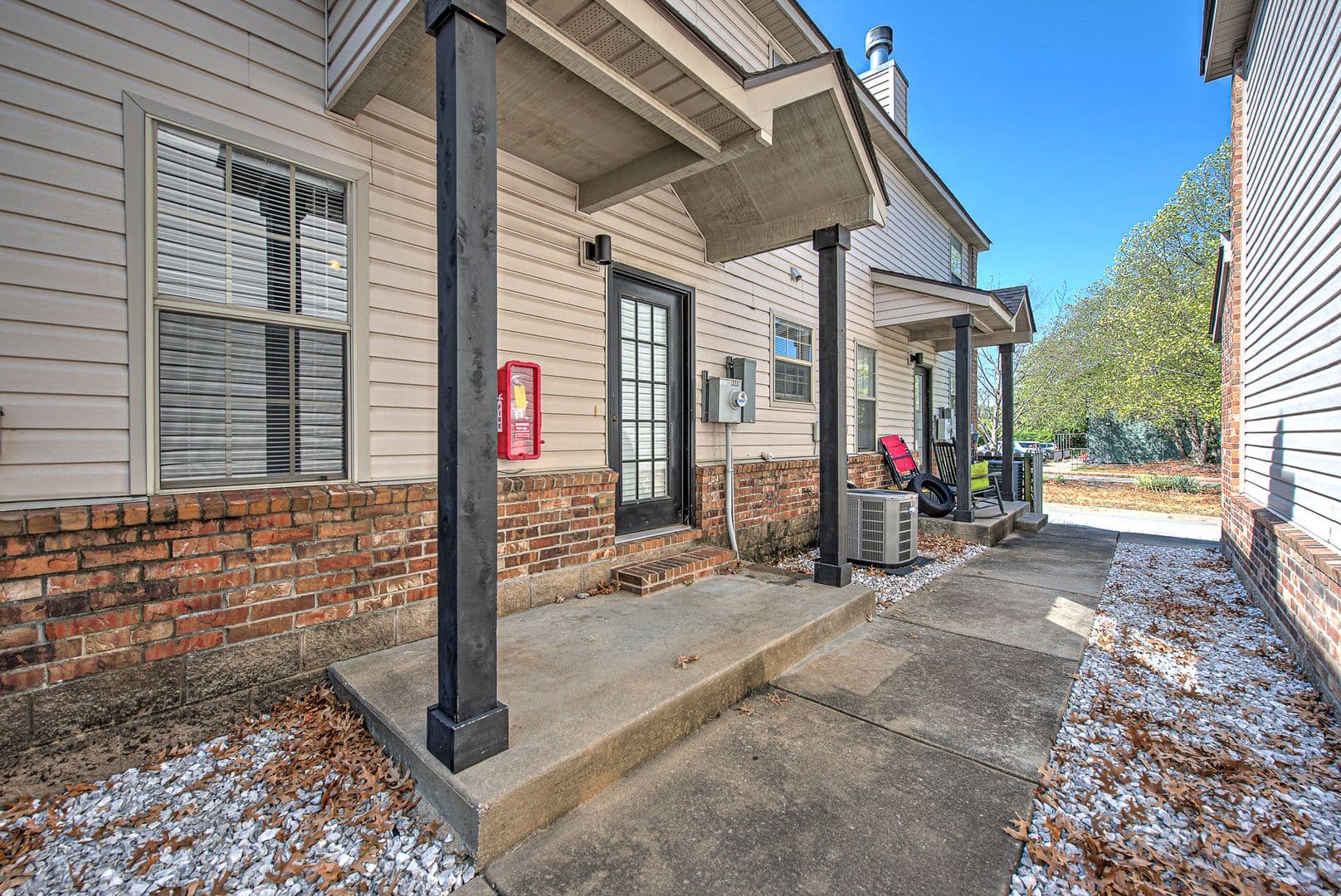 Fayetteville House: 688 W Sycamore St