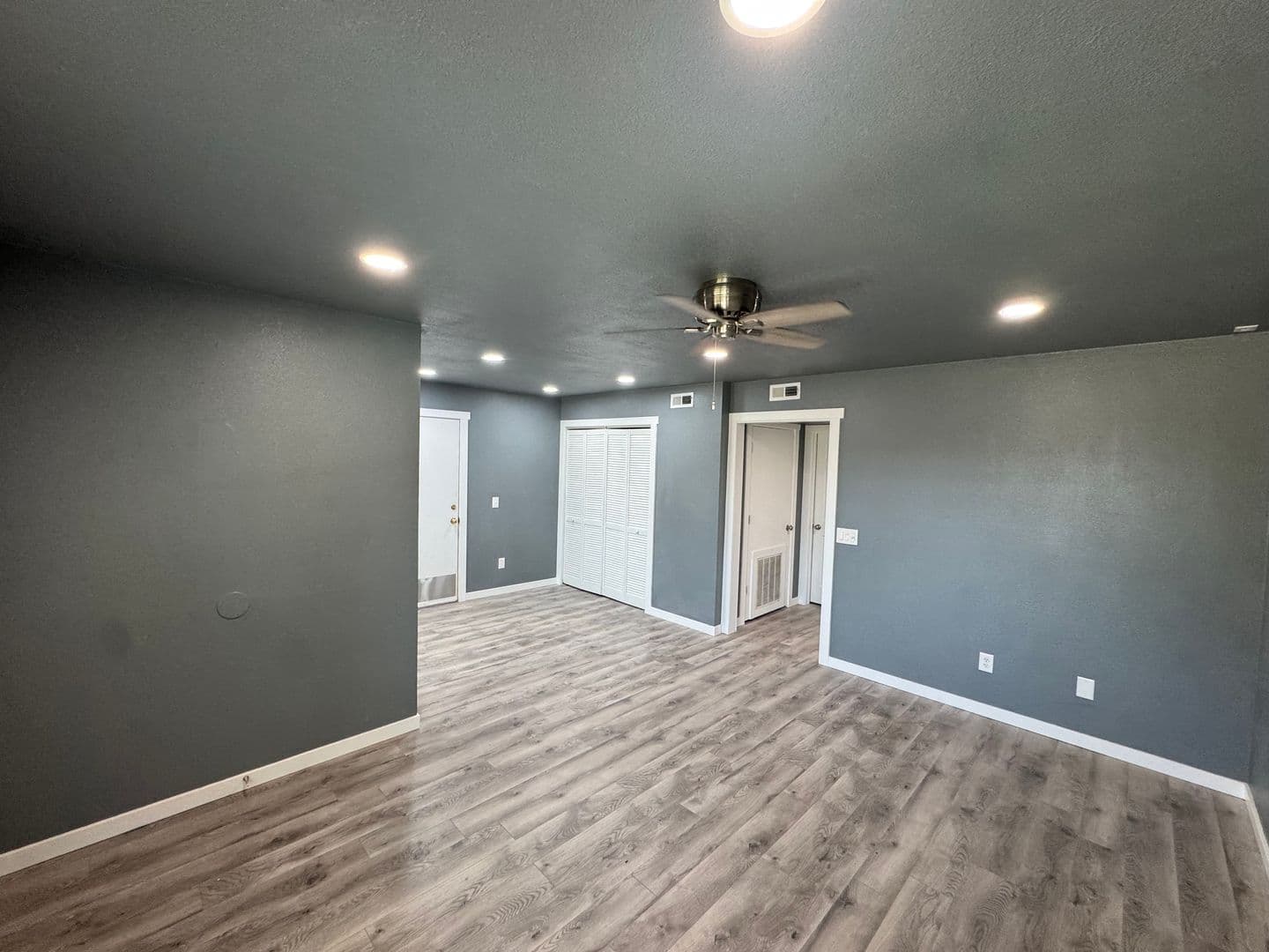 Farmington House: 70 N Hunter