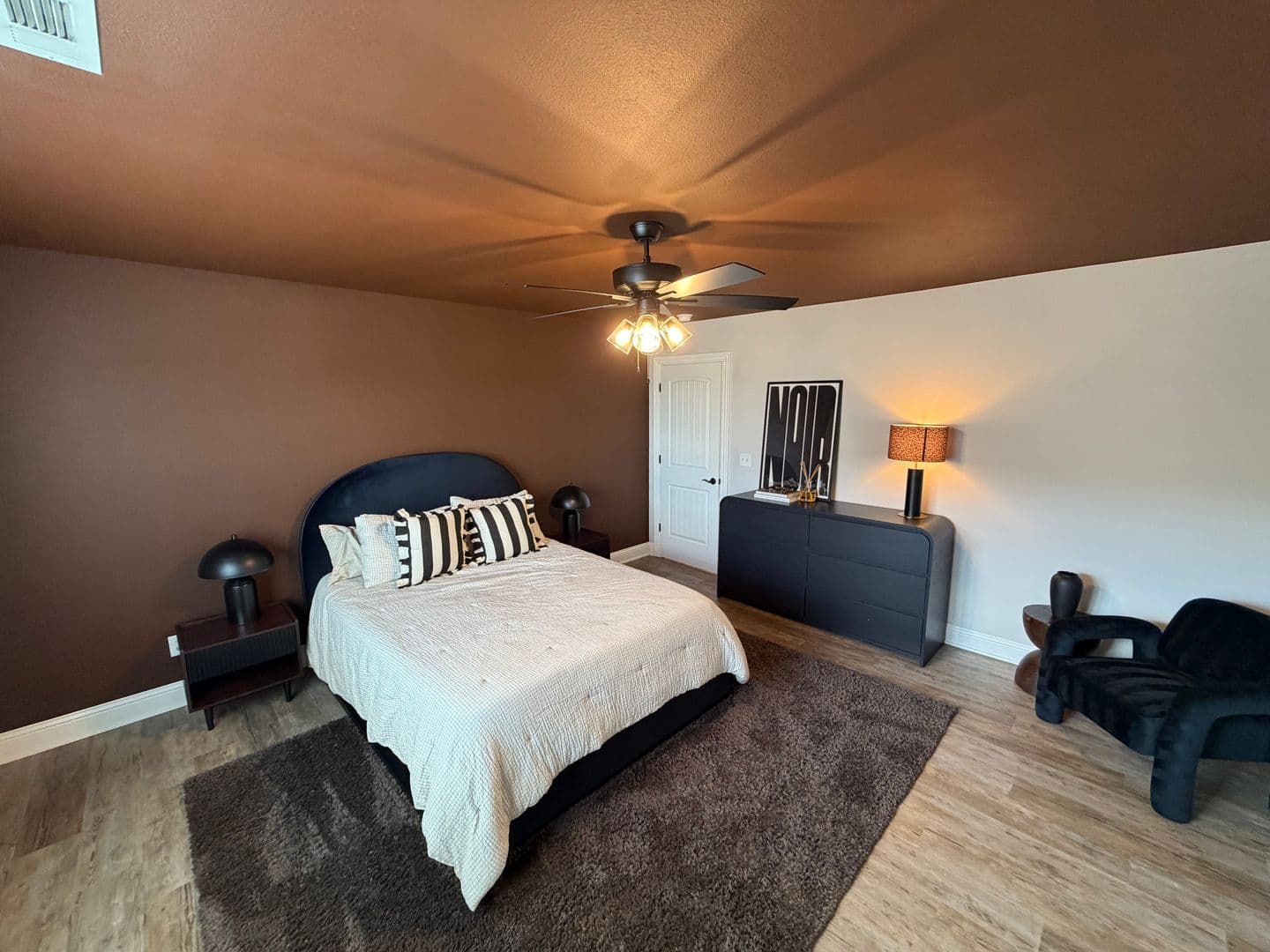 Bentonville House: 2816 SW Arlington Blvd