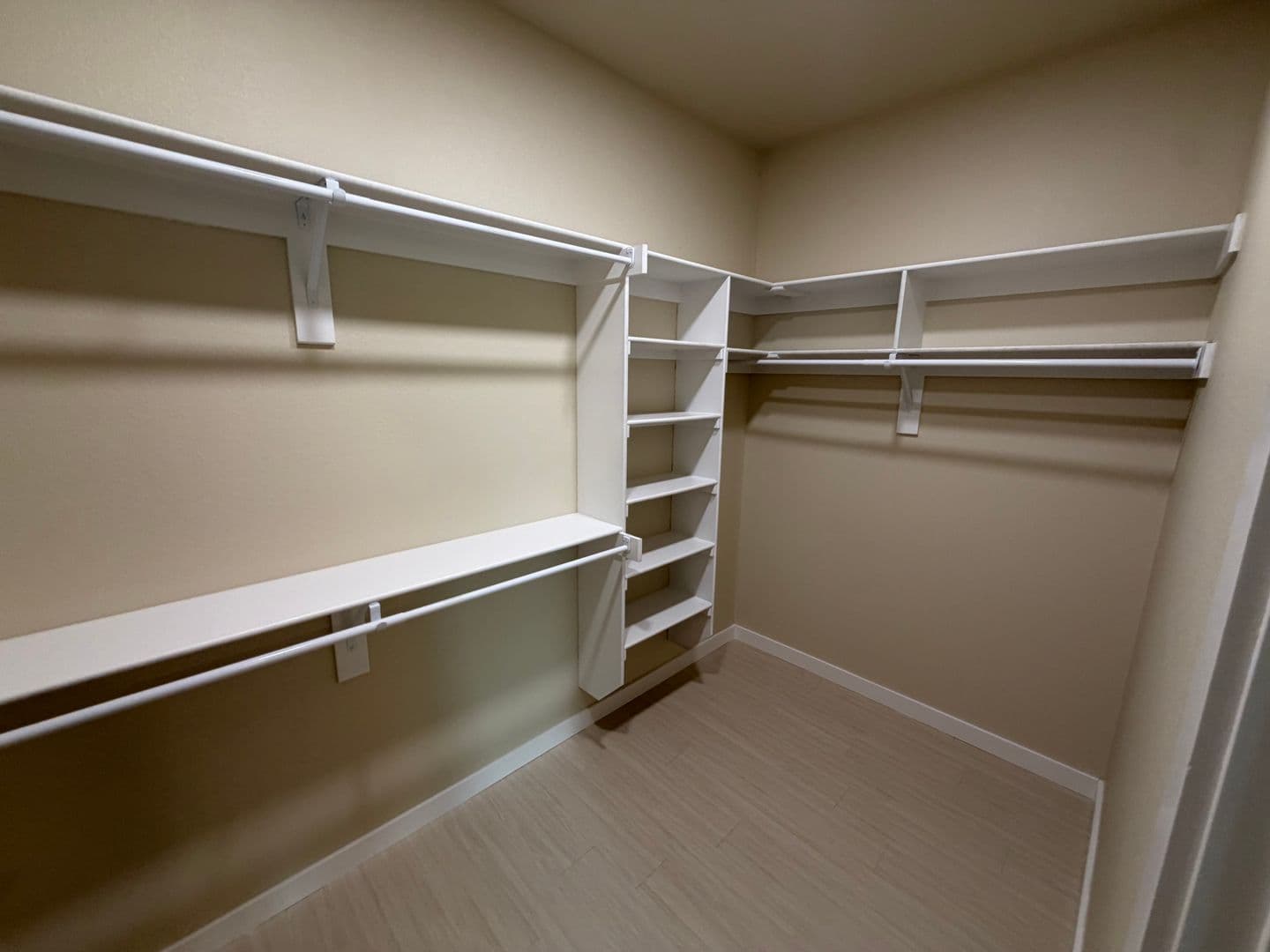 Fayetteville House: 1537 E 5th St