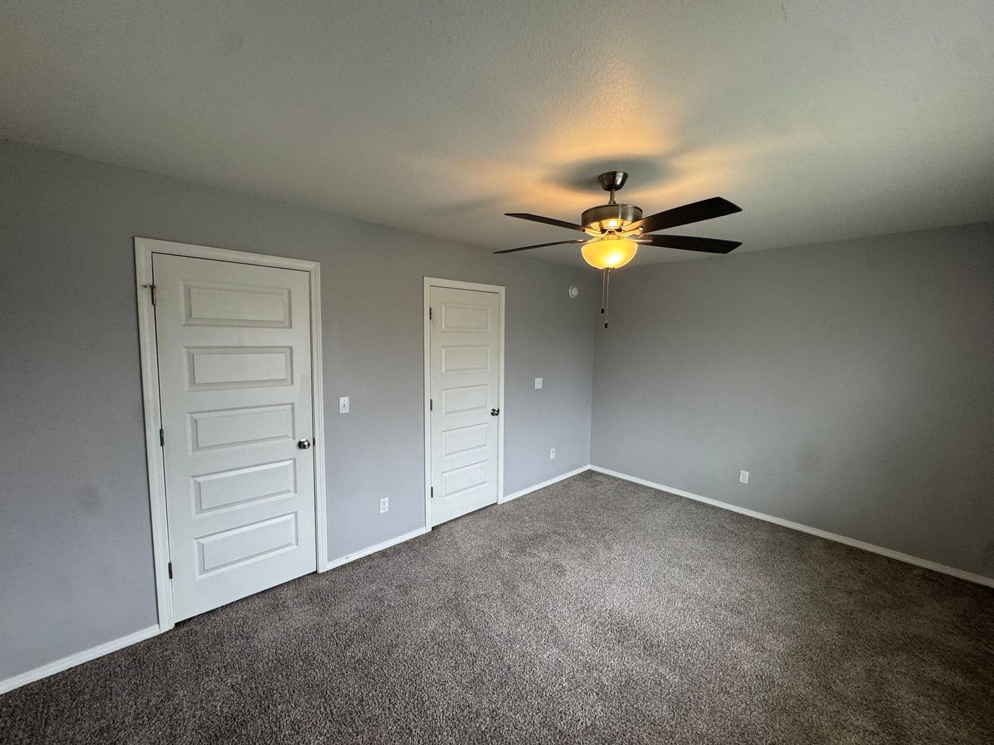 Fayetteville House: 1666 S Razorback Rd
