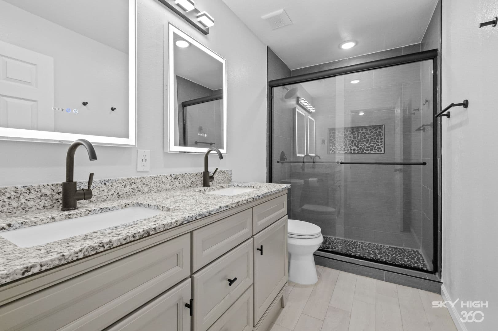 Fayetteville House: 731 S. Erika Ave
