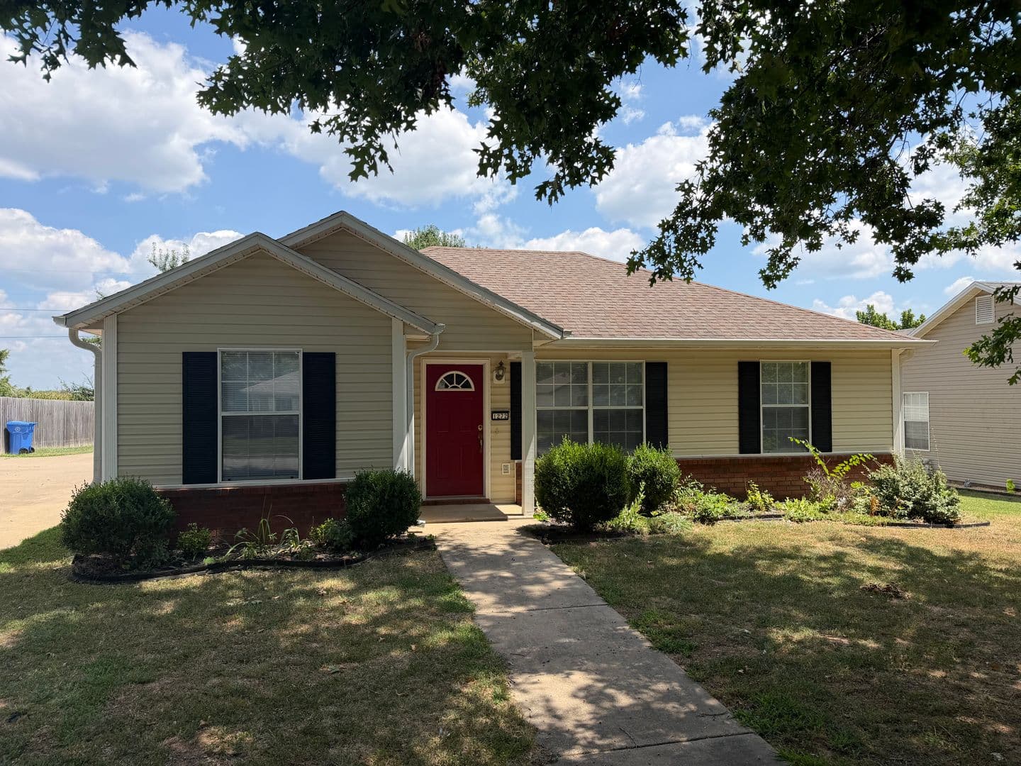Fayetteville House: 1272 Tradition Avenue