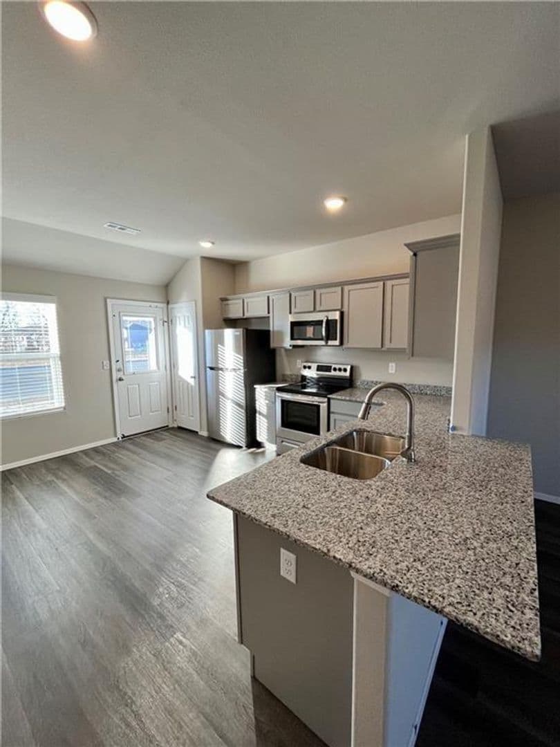 Fayetteville House: 909 E Egret Rd