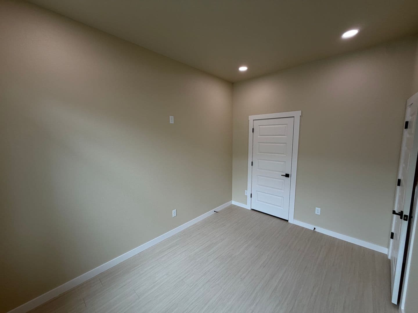 Fayetteville House: 1537 E 5th St