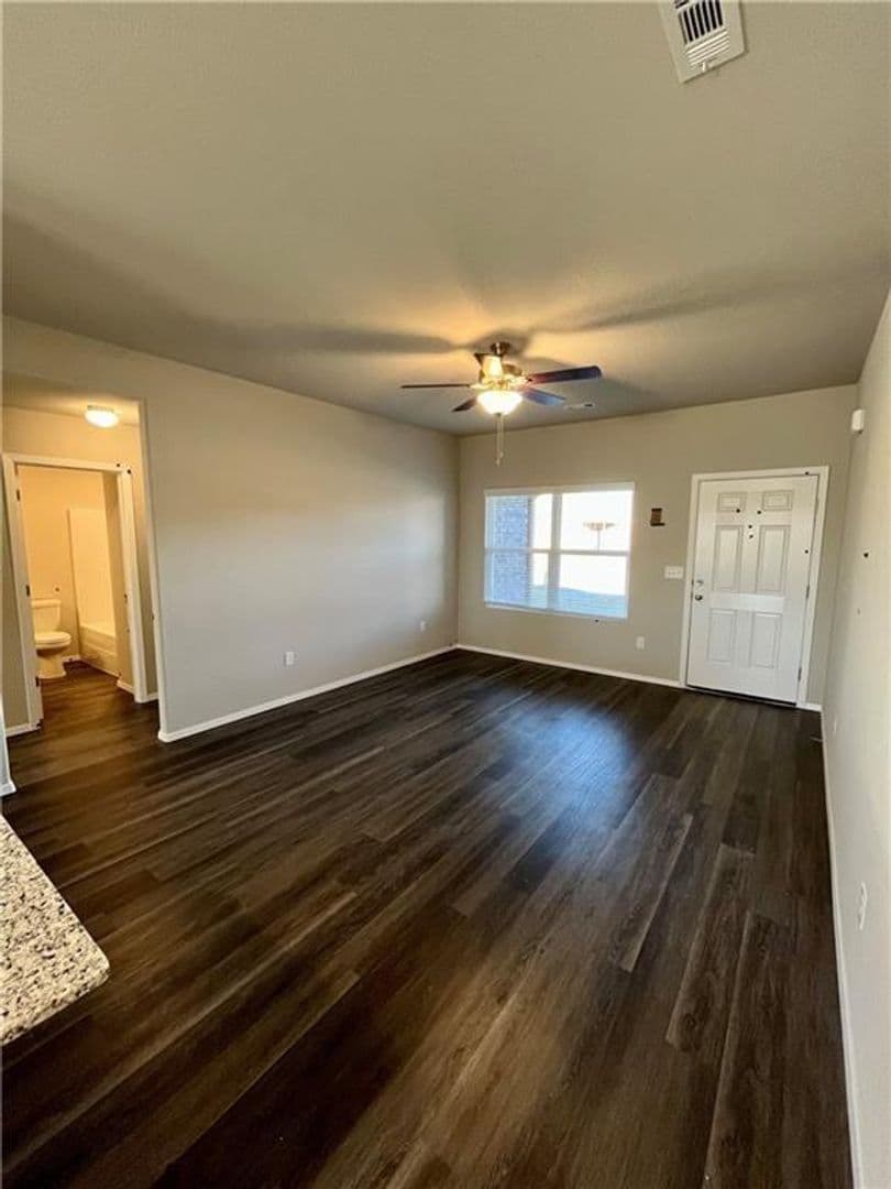 Fayetteville House: 909 E Egret Rd