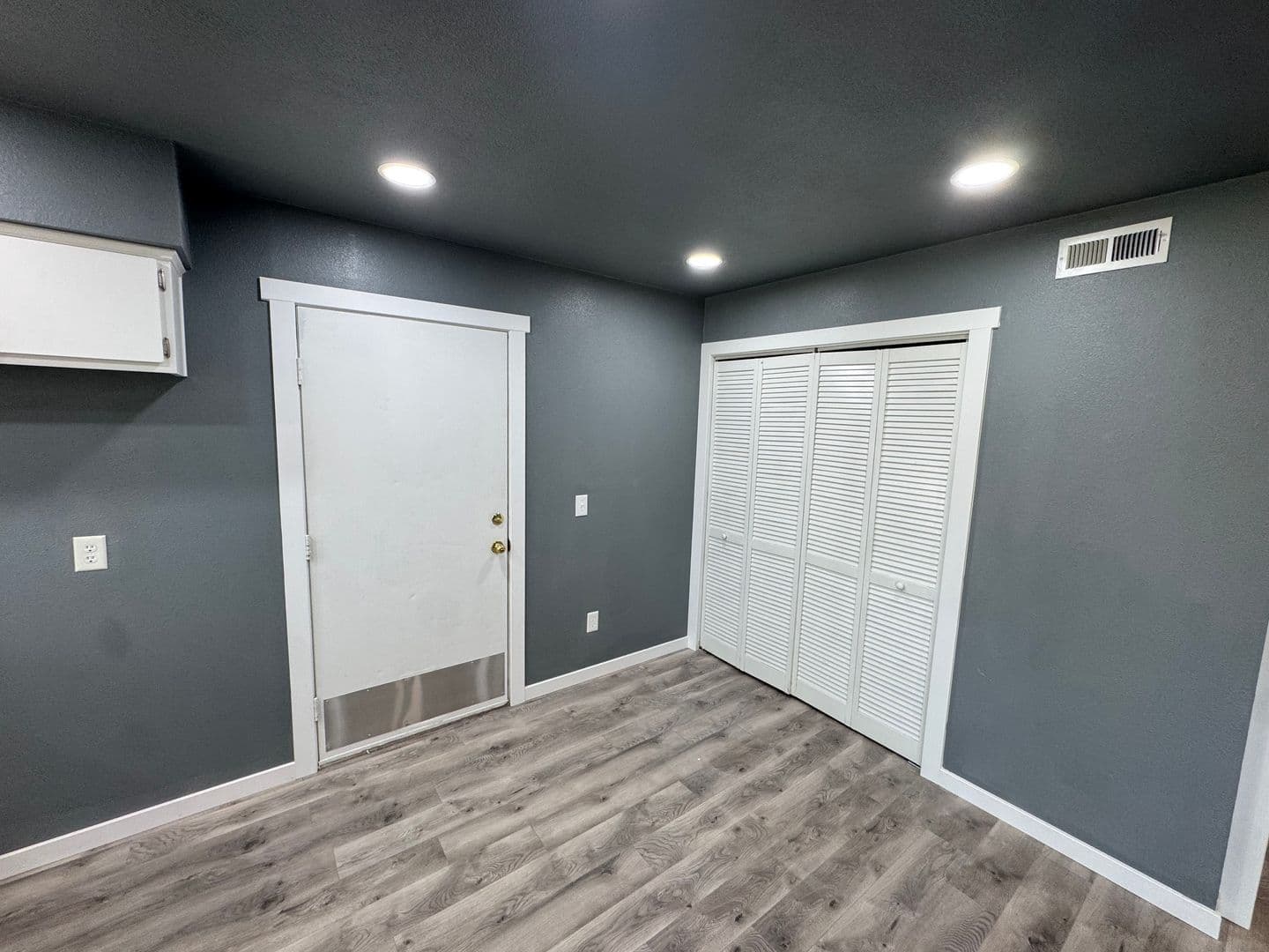 Farmington House: 70 N Hunter