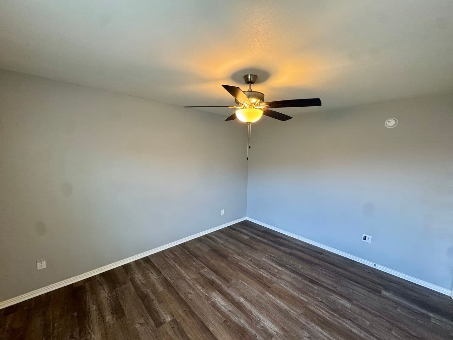 Fayetteville House: 1636 S Razorback Rd