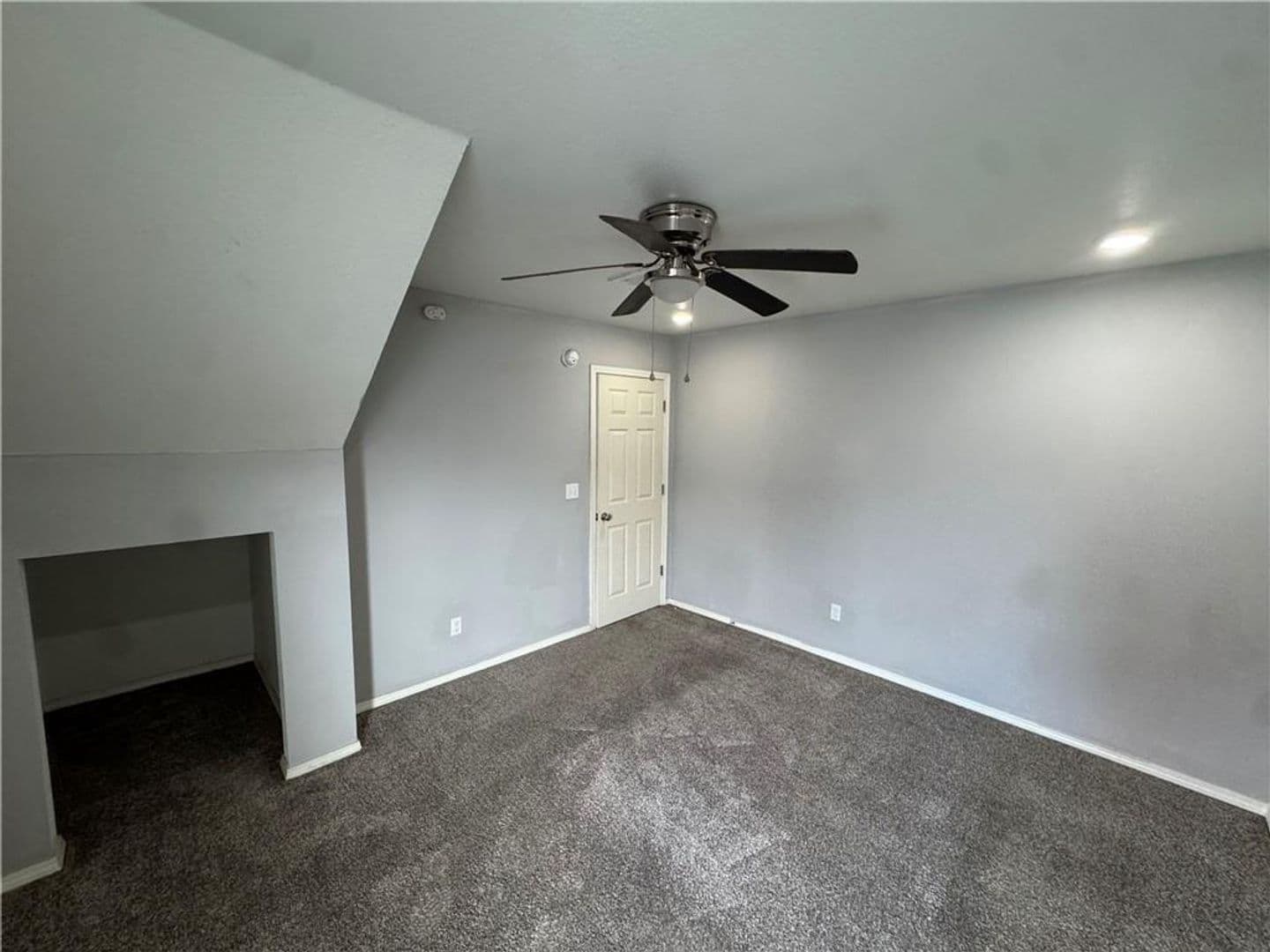 Fayetteville House: 1520 S Razorback Rd