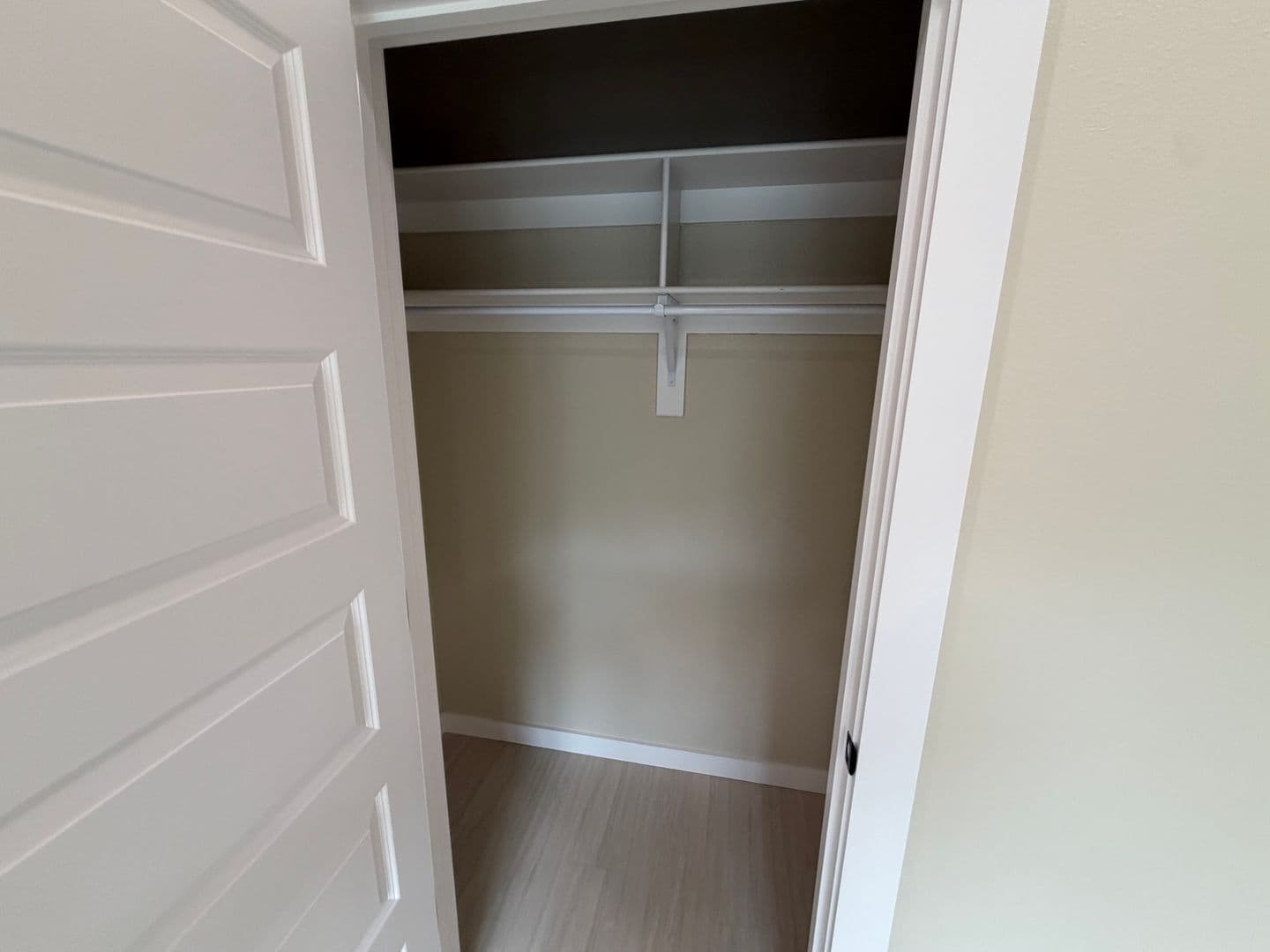 Fayetteville House: 1537 E 5th St
