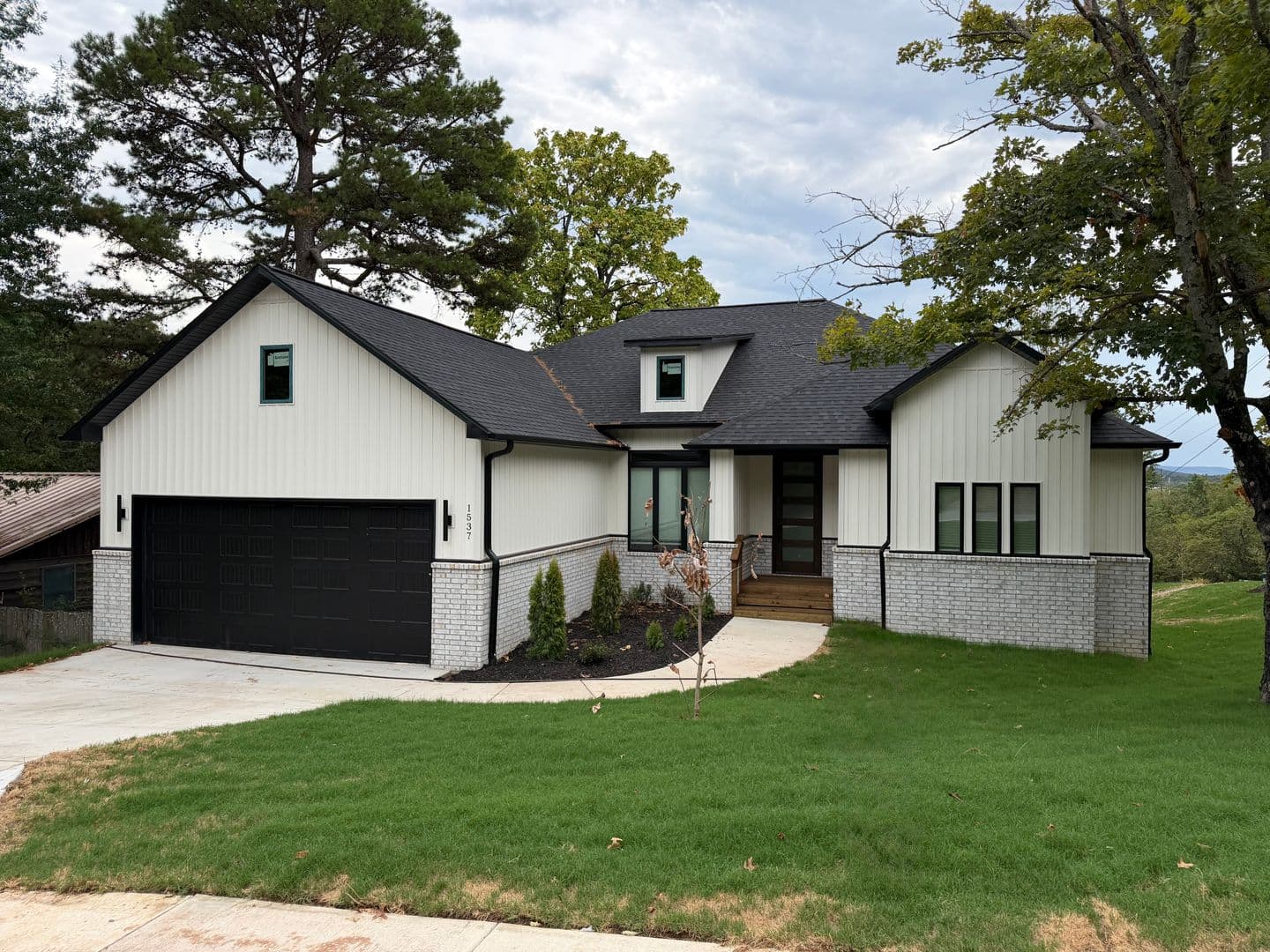 Fayetteville House: 1537 E 5th St