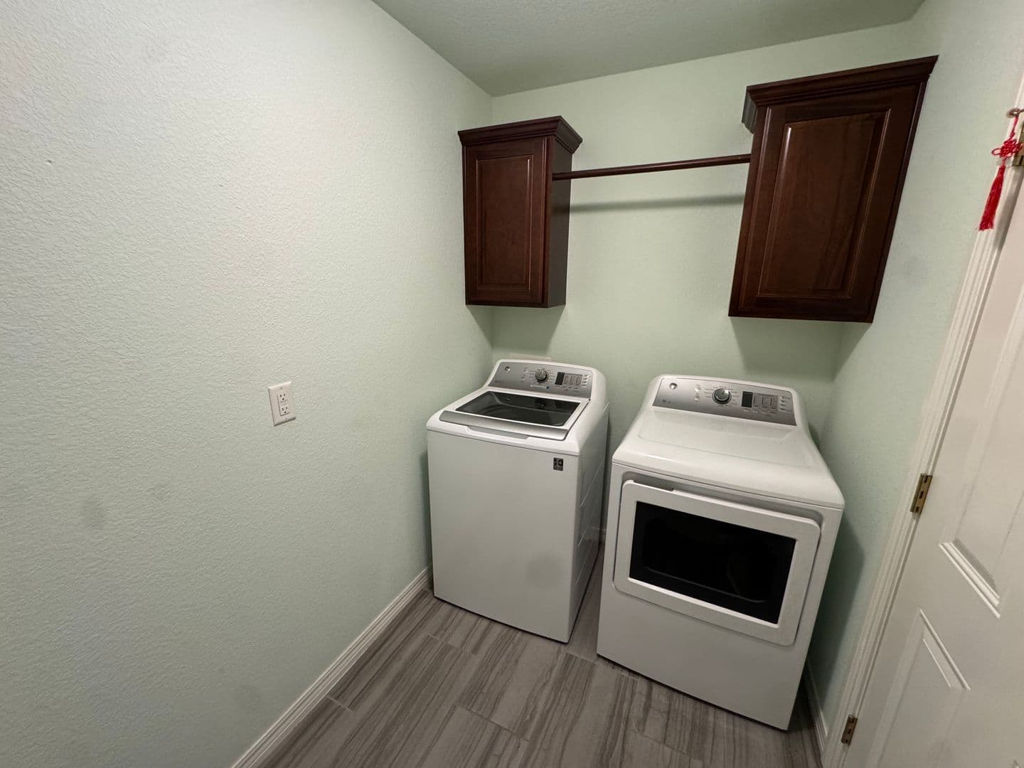 Fayetteville House: 4849 W Oldham Dr