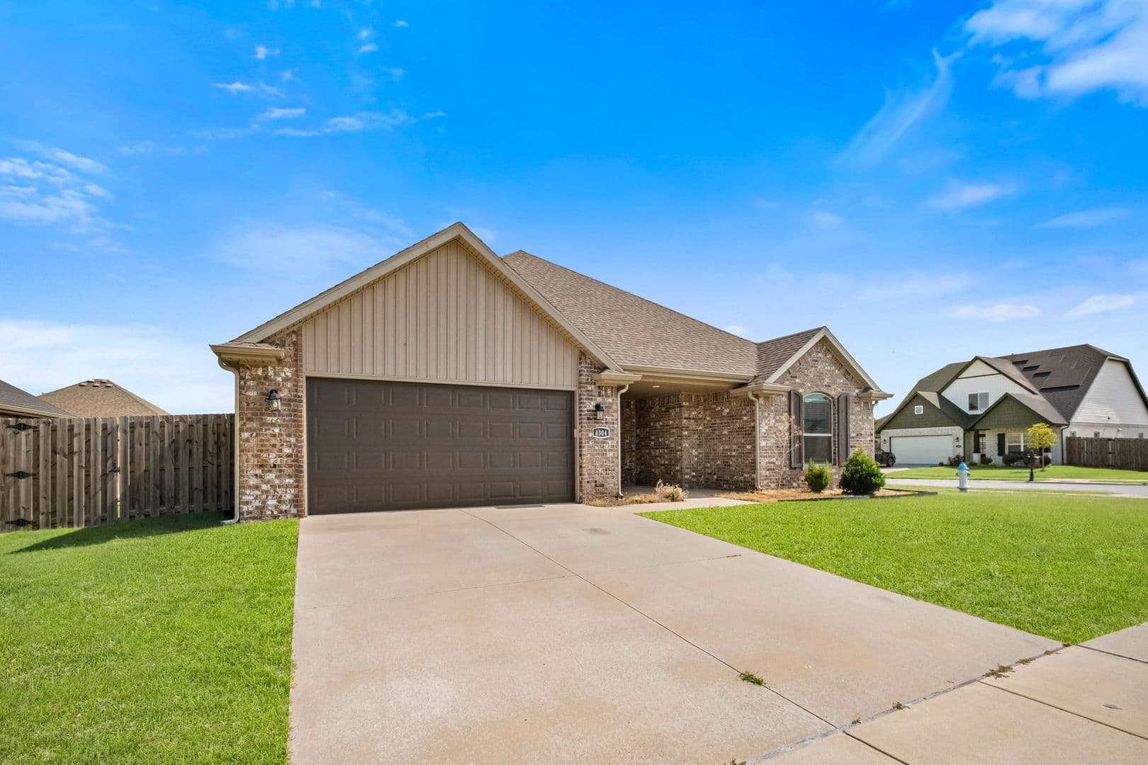 Fayetteville House: 4304 W Newton Ave