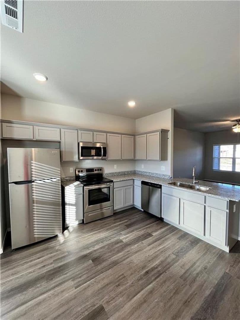 Fayetteville House: 909 E Egret Rd