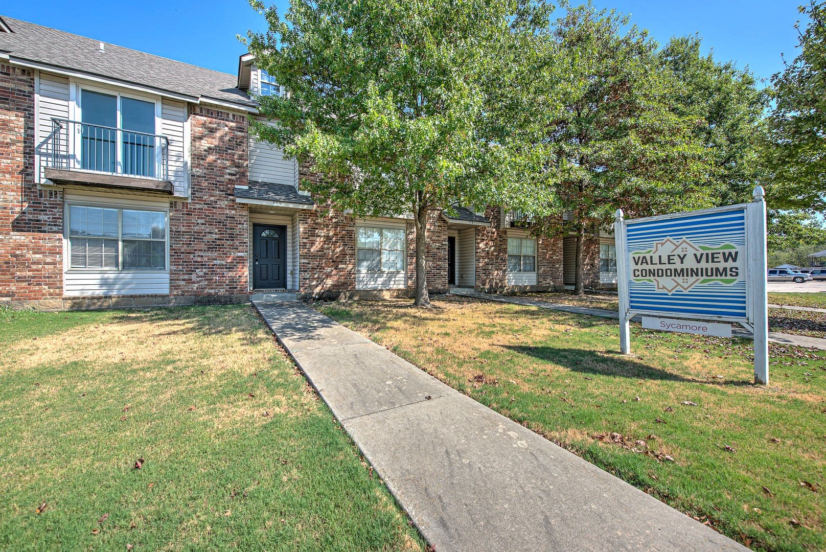Fayetteville House: 688 W Sycamore St