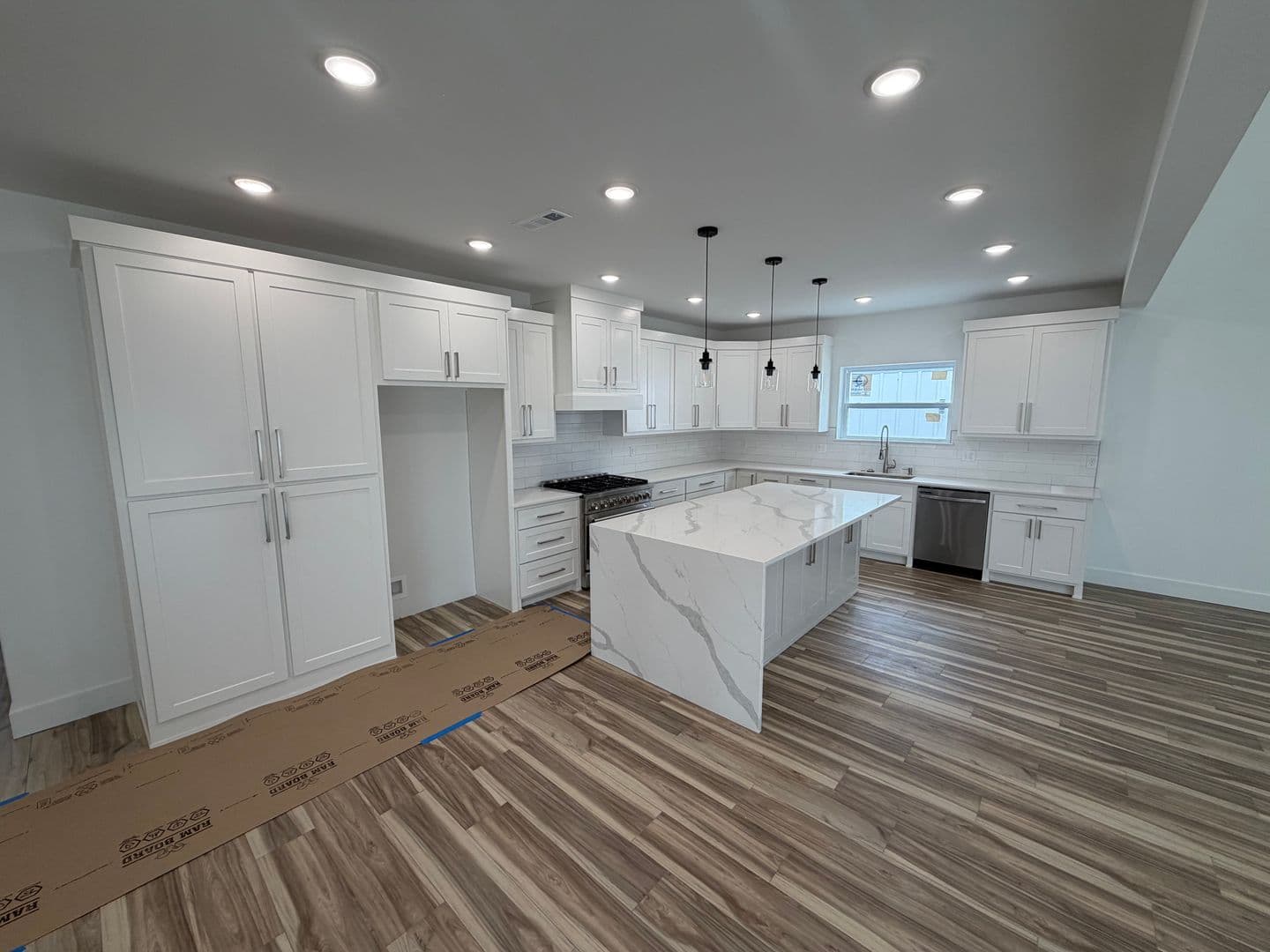 Fayetteville House: 916 N Sang Ave
