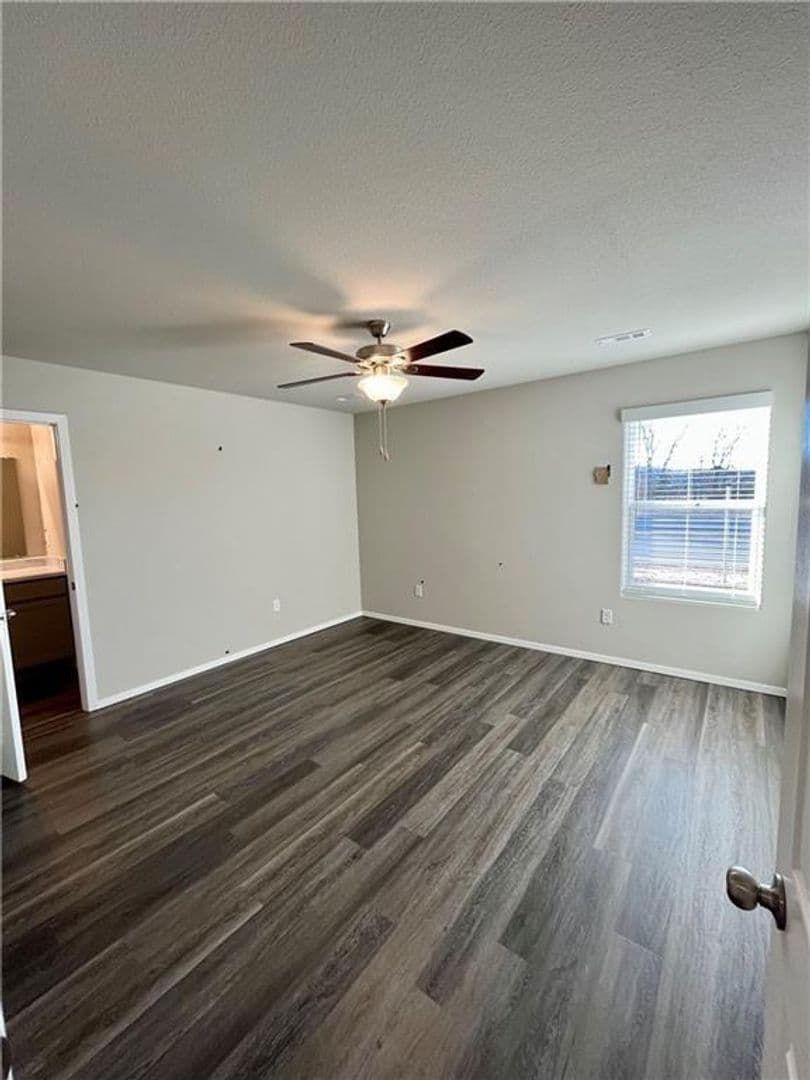 Fayetteville House: 909 E Egret Rd