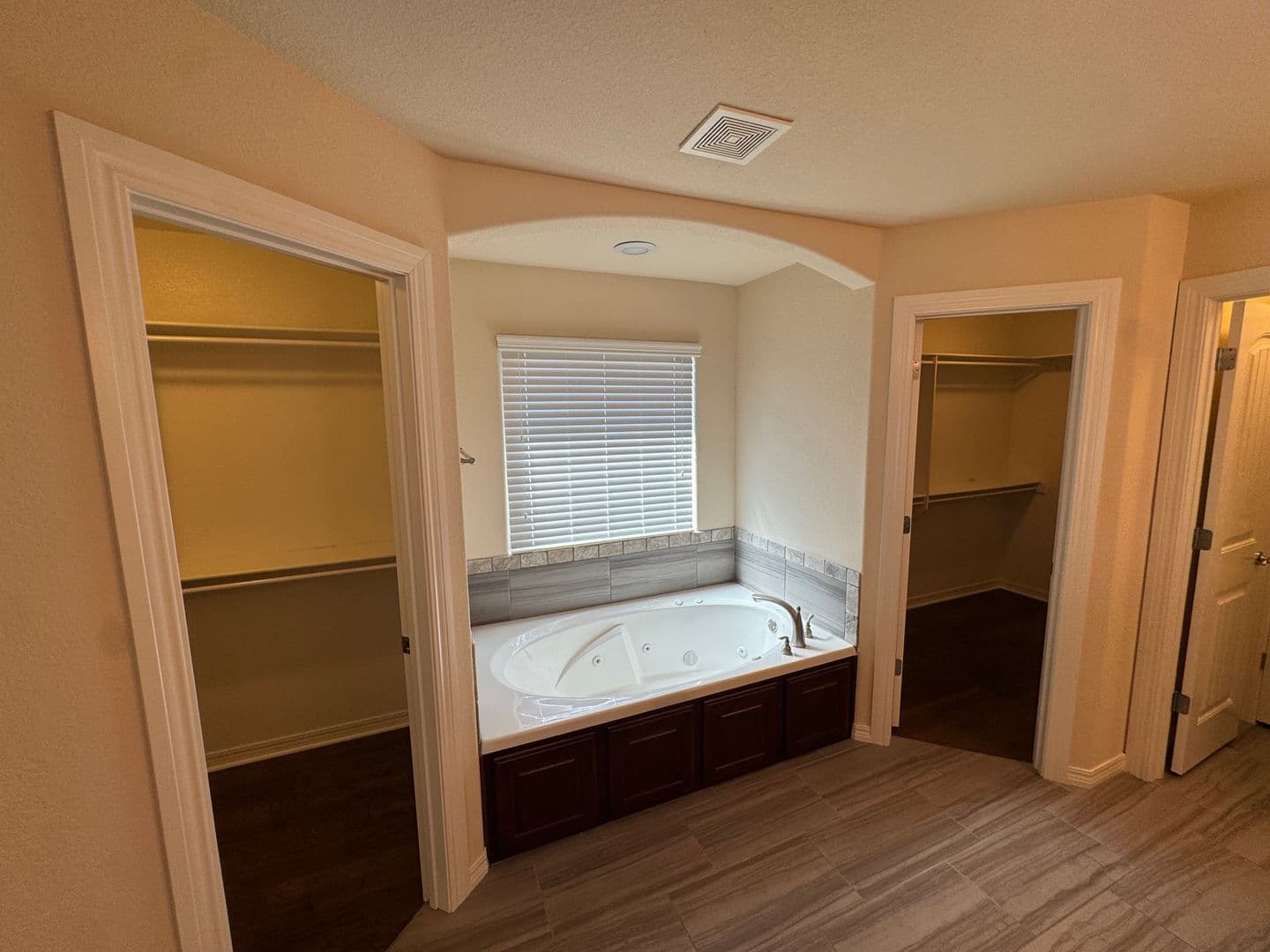 Fayetteville House: 4849 W Oldham Dr