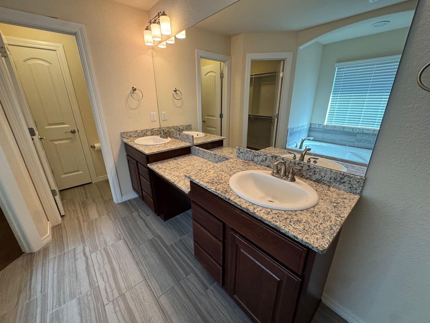 Fayetteville House: 4849 W Oldham Dr