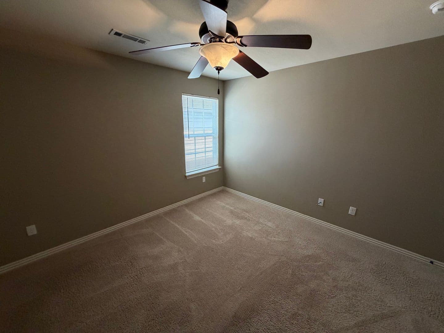 Fayetteville House: 537 Keats Drive