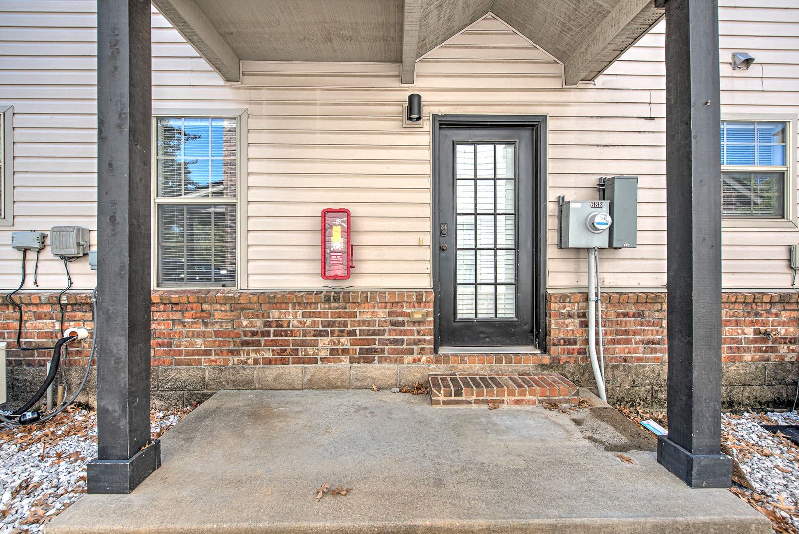 Fayetteville House: 688 W Sycamore St