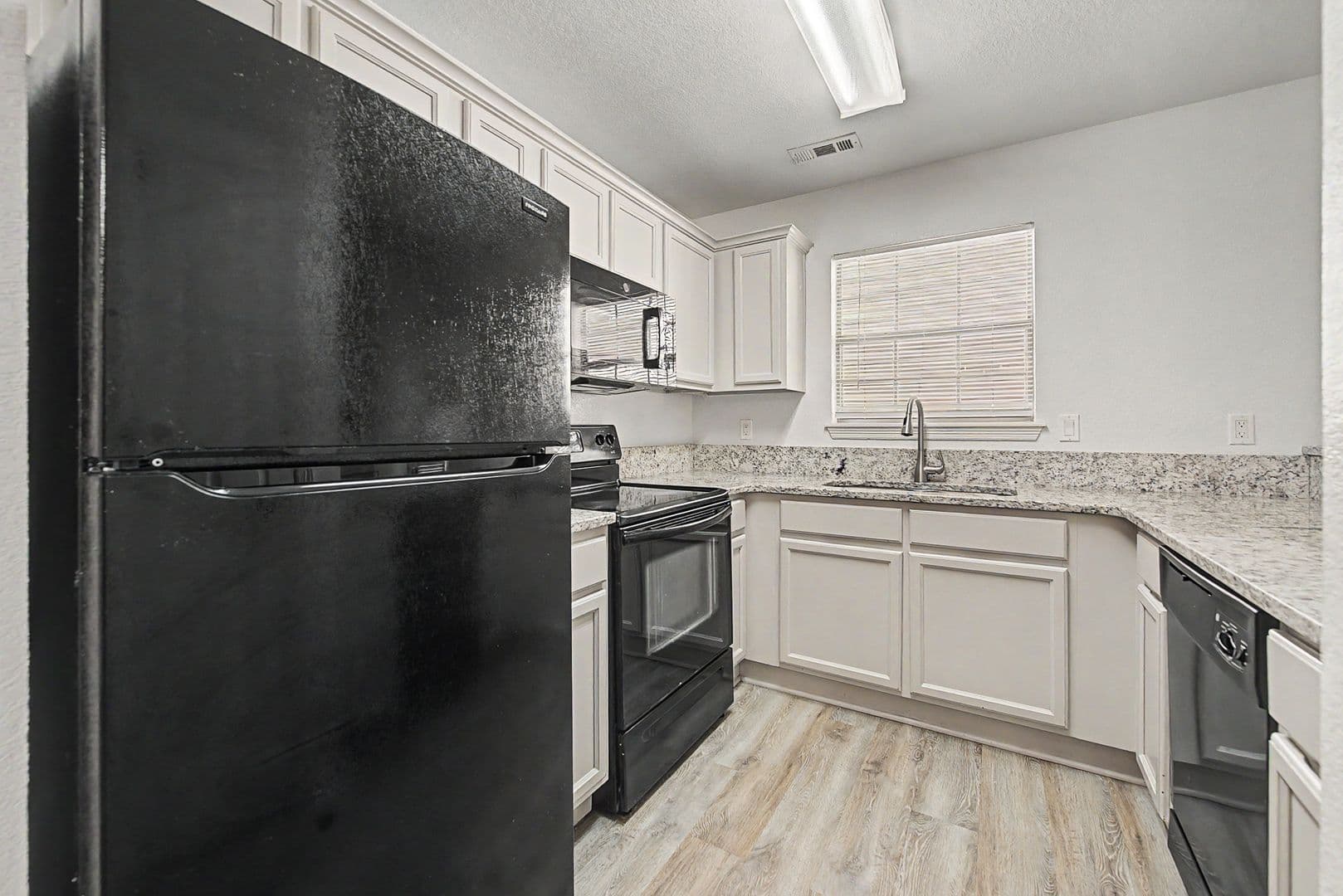Fayetteville House: 688 W Sycamore St