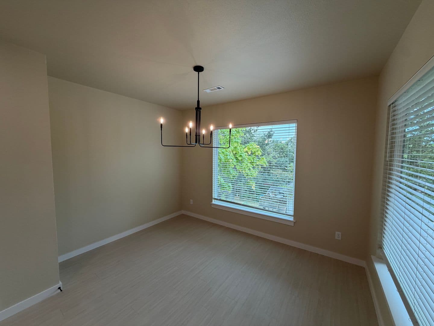 Fayetteville House: 1537 E 5th St