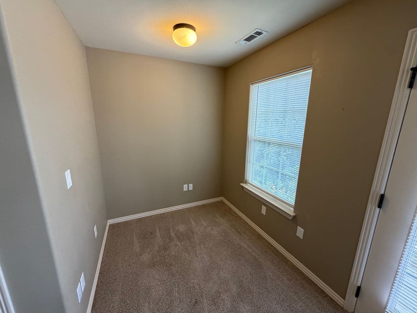 Fayetteville House: 537 Keats Drive