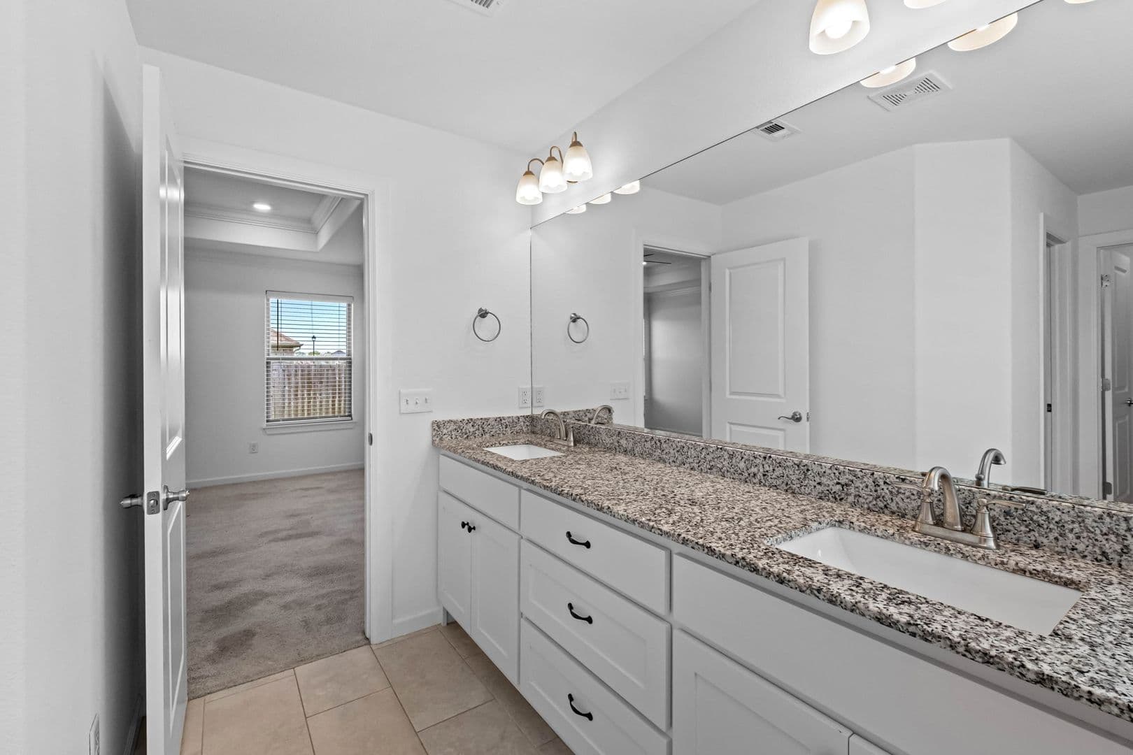 Fayetteville House: 4304 W Newton Ave