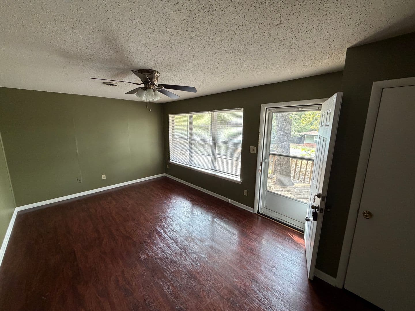 Fayetteville House: 1244 N Oak Ave