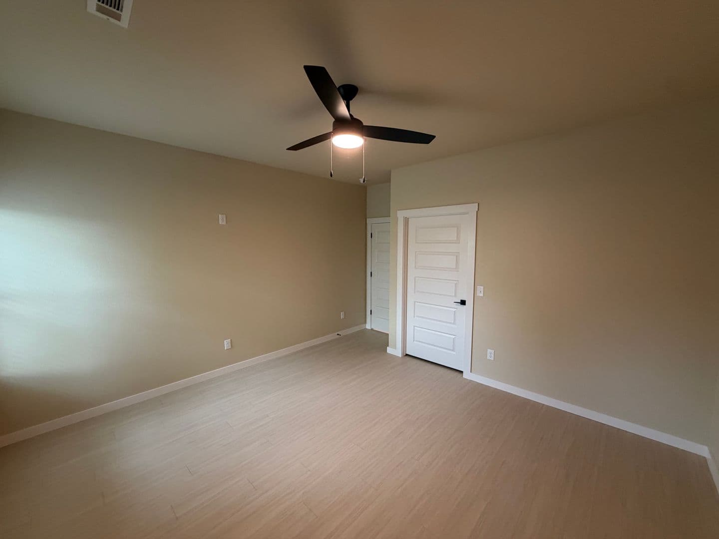 Fayetteville House: 1537 E 5th St