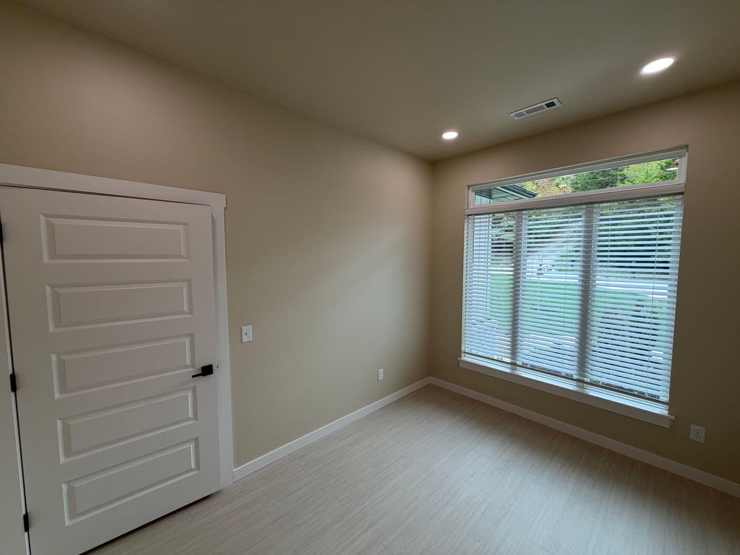 Fayetteville House: 1537 E 5th St
