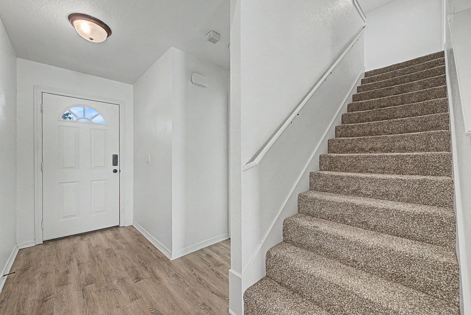 Fayetteville House: 688 W Sycamore St