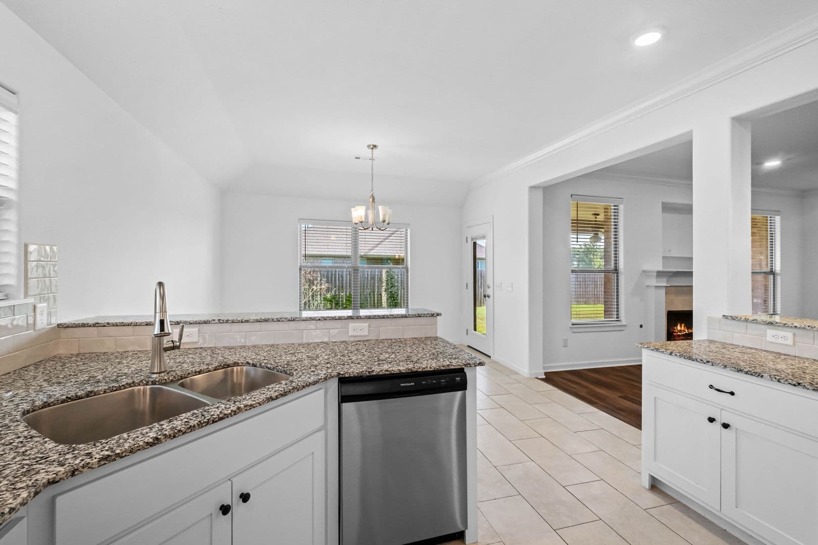 Fayetteville House: 4304 W Newton Ave