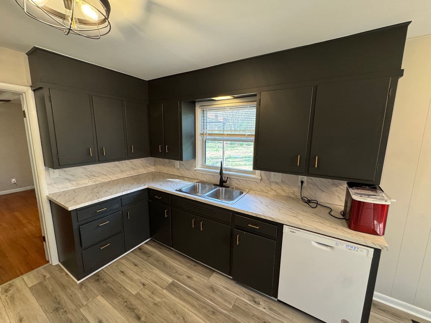 Fayetteville House: 119 W Miller St