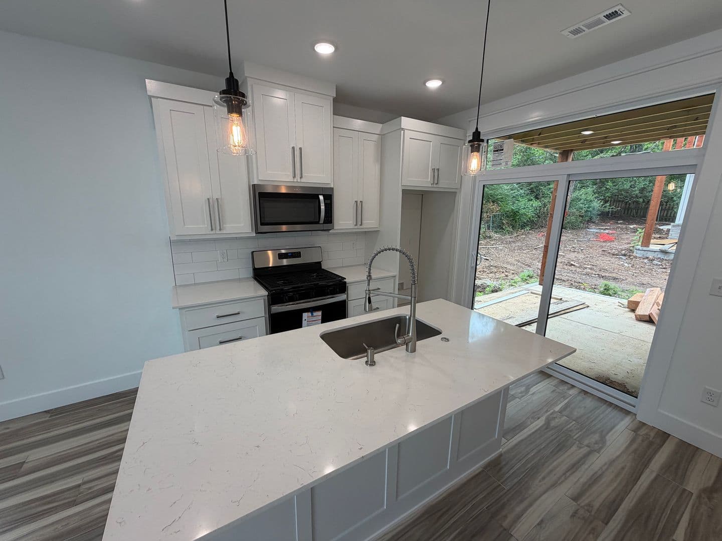 Fayetteville House: 916 N Sang Ave Unit #B