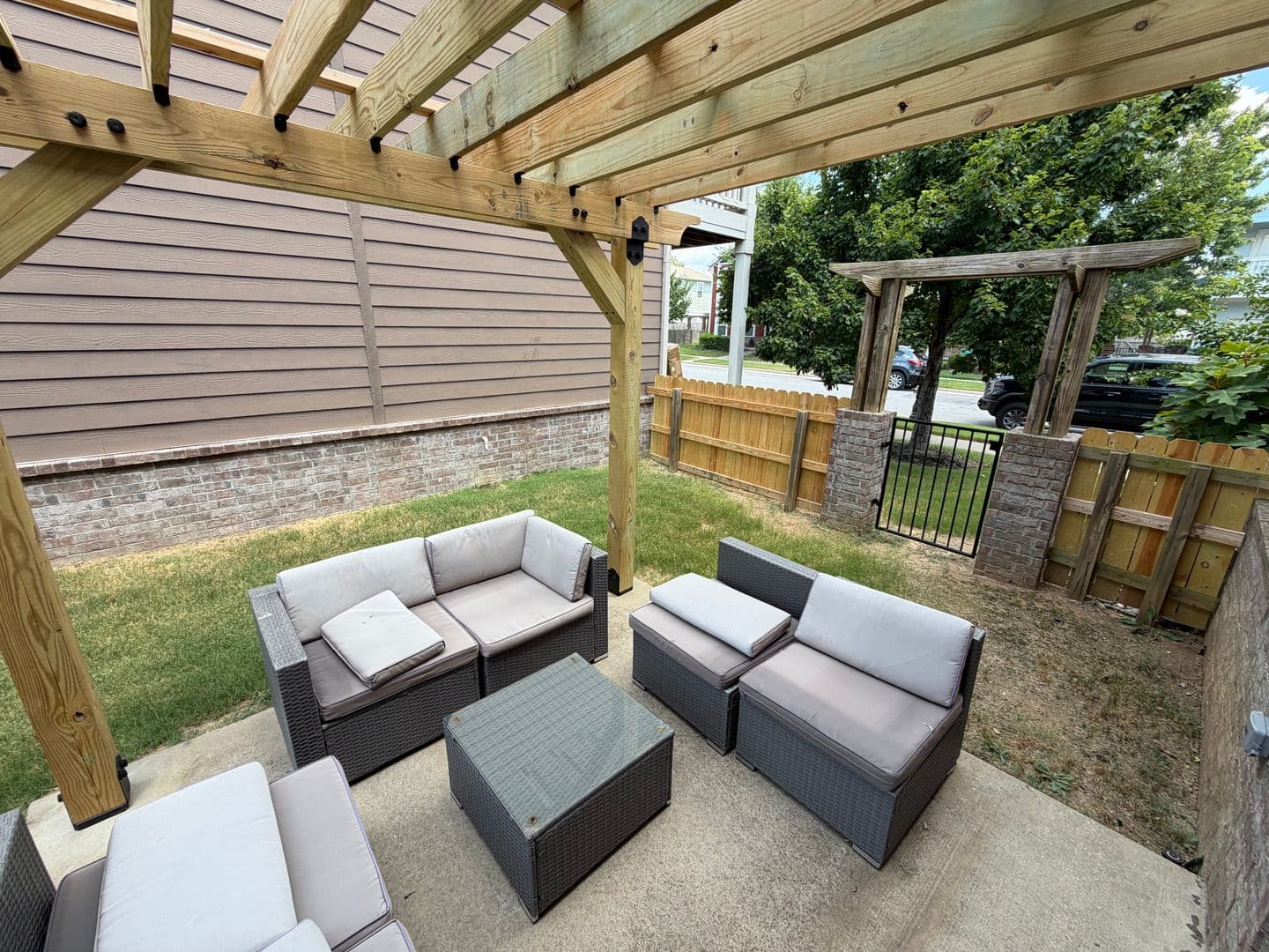 Fayetteville House: 537 Keats Drive