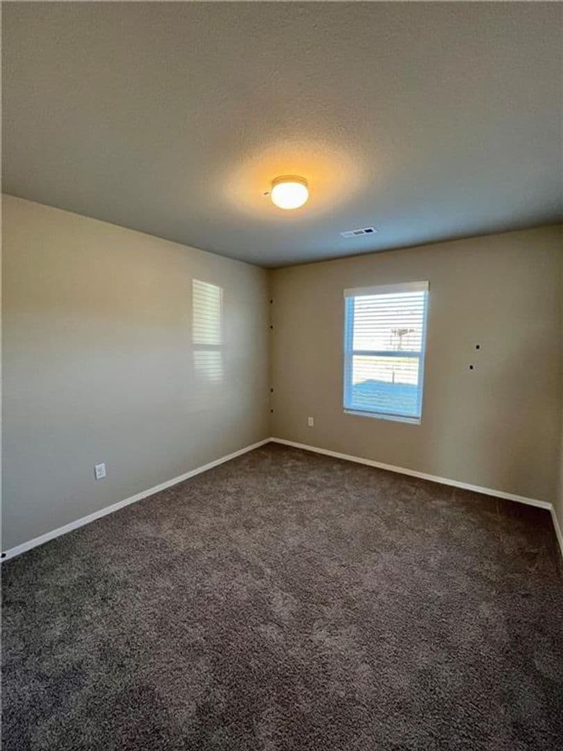 Fayetteville House: 909 E Egret Rd