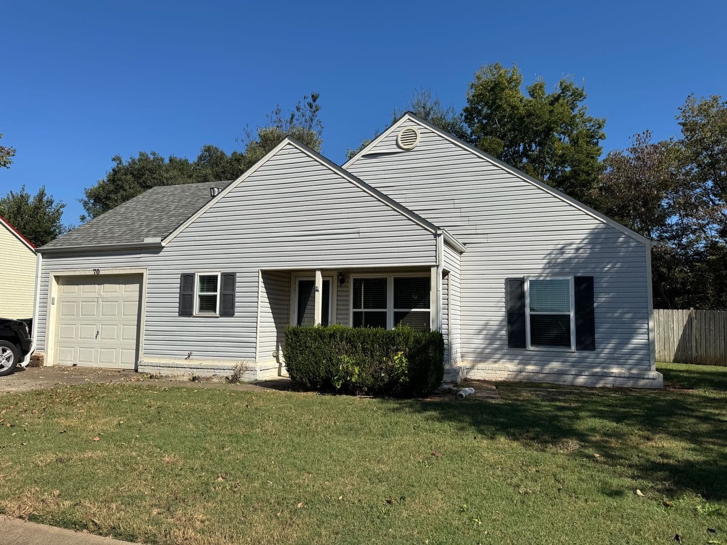 Farmington House: 70 N Hunter