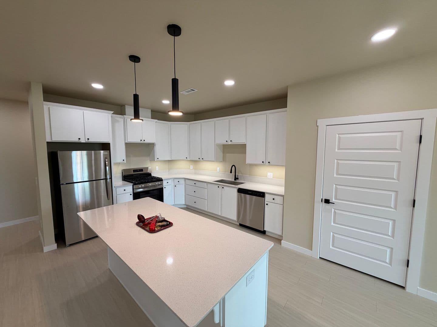 Fayetteville House: 1537 E 5th St