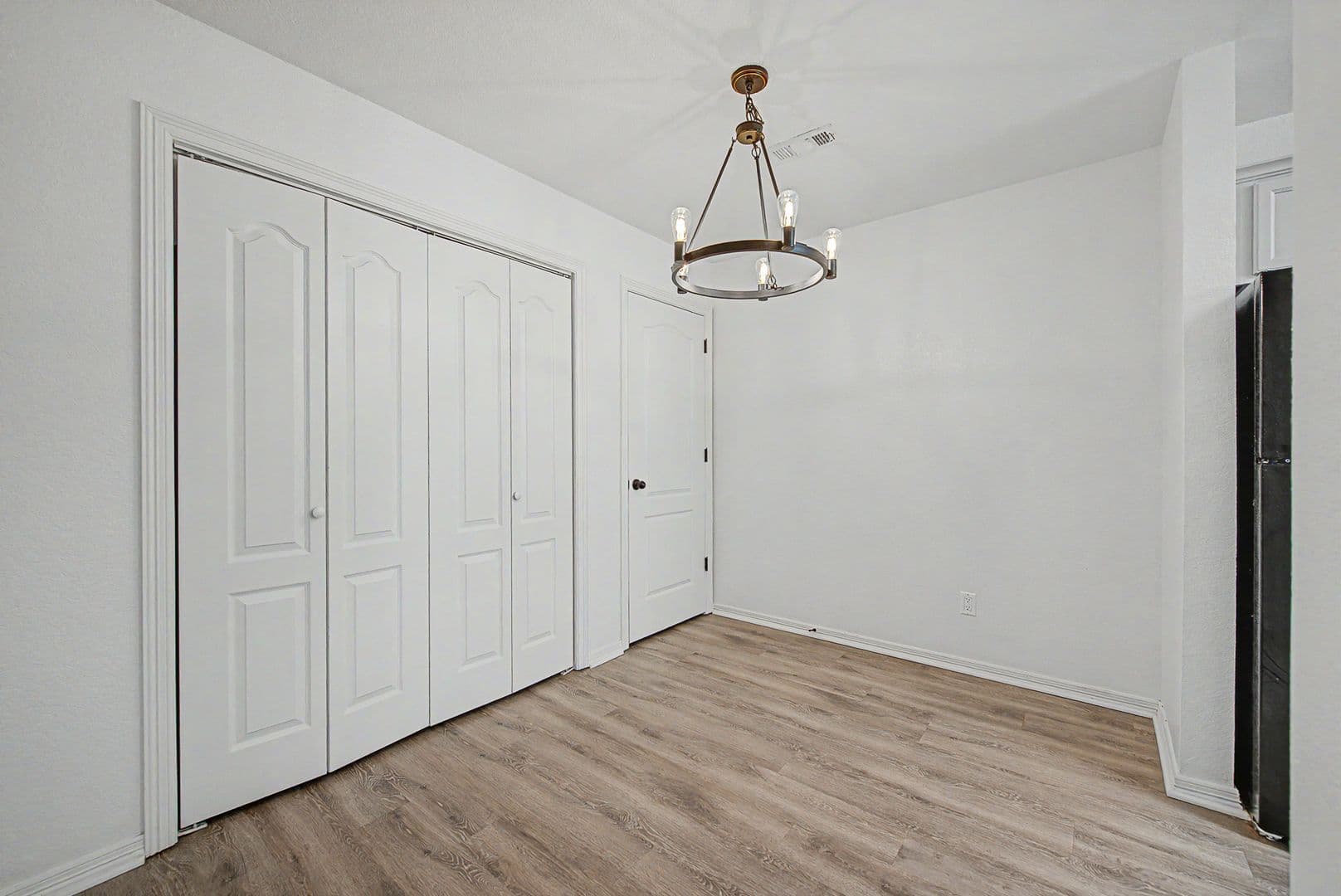 Fayetteville House: 688 W Sycamore St