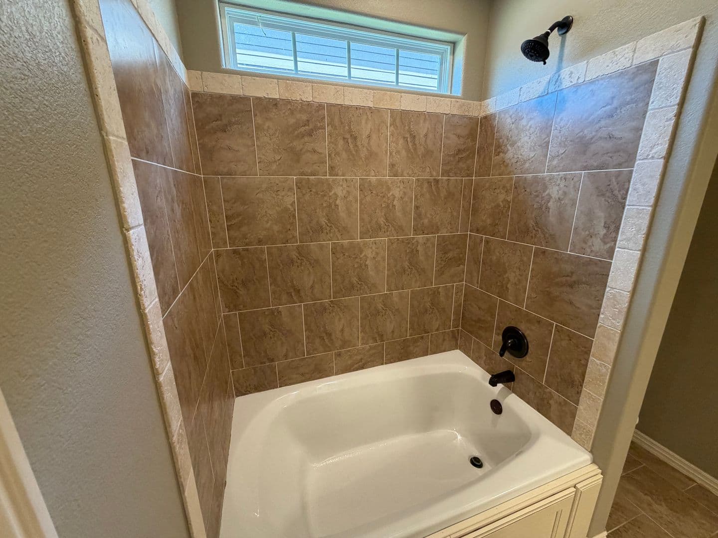 Fayetteville House: 537 Keats Drive