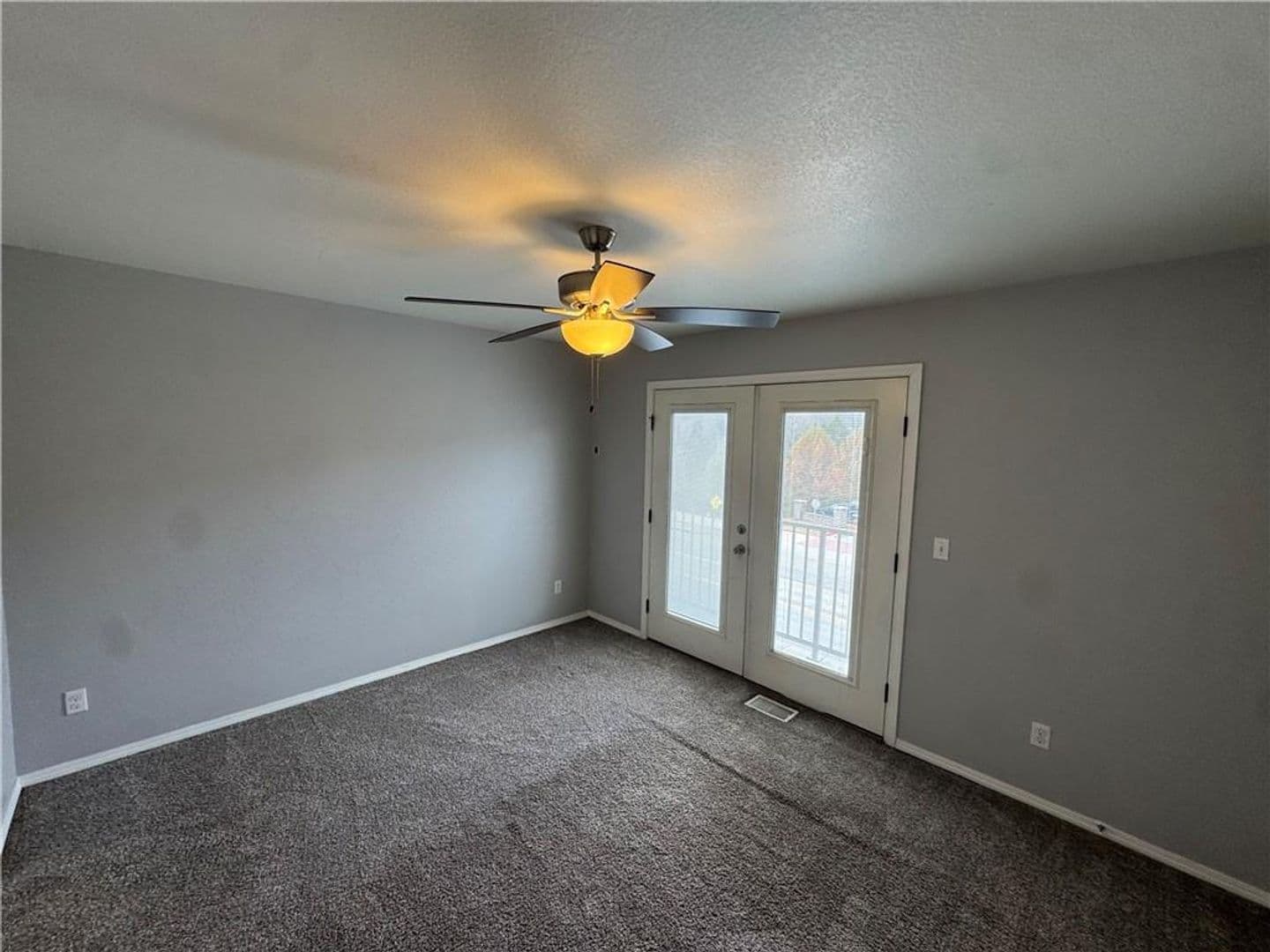 Fayetteville House: 1520 S Razorback Rd