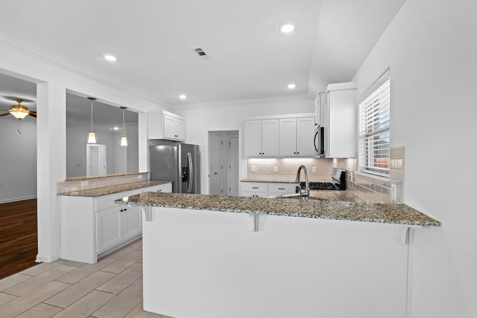 Fayetteville House: 4304 W Newton Ave