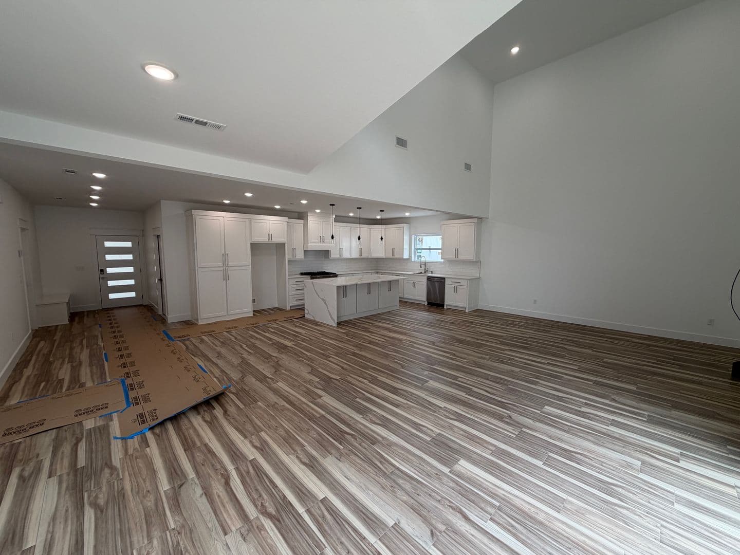 Fayetteville House: 916 N Sang Ave